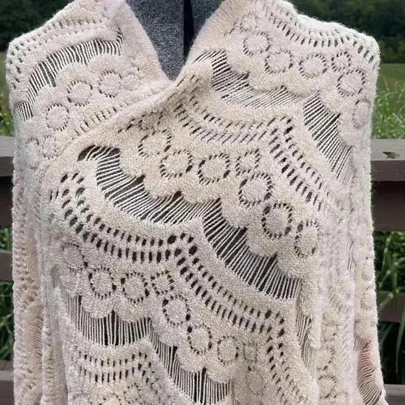Romantic hut shawl. Beautiful. - Picture 2 of 6